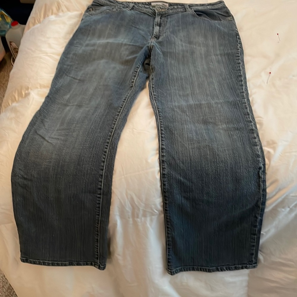 Jeans. Chicos. Size 3.5. (XL or 18) blue. Excellent condition.